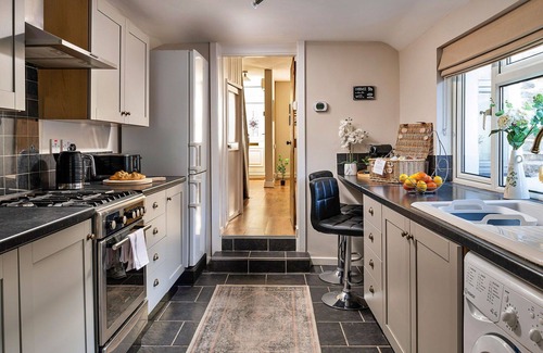 Rhiwbryfdir House | Stunning villa for 6 guests with WIFI, terrace and pets allowed