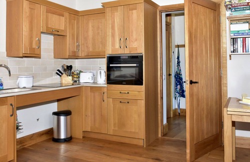 Wollerton House | Stunning villa for 3 guests with TV and pets allowed