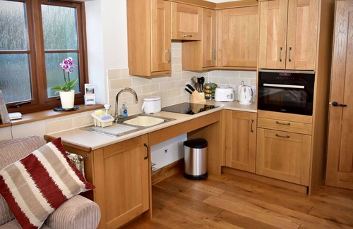 Wollerton House | Stunning villa for 3 guests with TV and pets allowed
