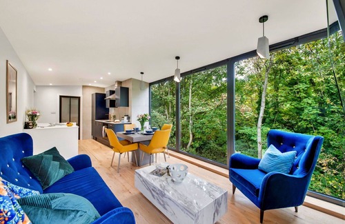 Cragg Vale House | Stunning villa for 6 people with WIFI, TV, balcony and pets allowed