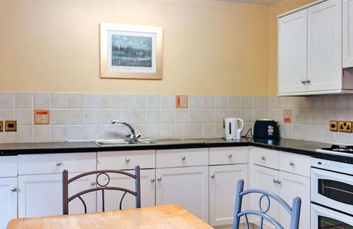 Eaton Mascott House | Stunning villa for 4 guests with WIFI, TV and pets allowed