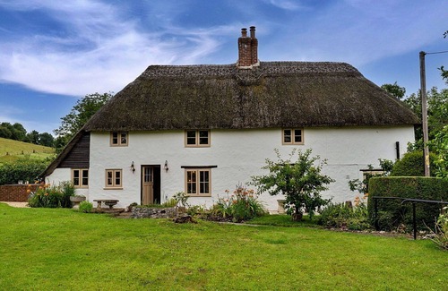 Blandford Forum House | Stunning villa for 6 guests with WIFI and terrace