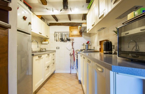 Casoli House | Stunning villa for 6 people with private pool, WIFI, TV, terrace and pets allowed