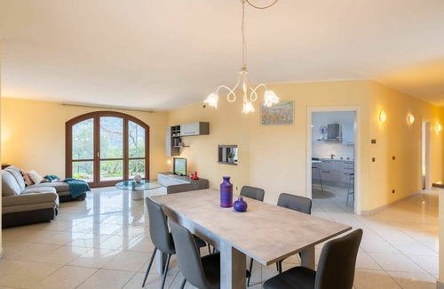 Cisano sul Neva House | Stunning villa for 6 people with hot tub, A/C, WIFI, TV, patio, pets allowed and panoramic view