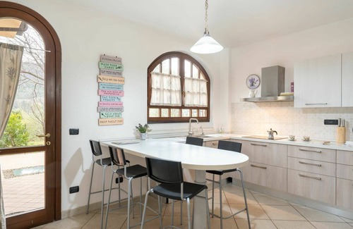 Cisano sul Neva House | Stunning villa for 6 people with hot tub, A/C, WIFI, TV, patio, pets allowed and panoramic view