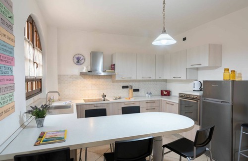 Cisano sul Neva House | Stunning villa for 6 people with hot tub, A/C, WIFI, TV, patio, pets allowed and panoramic view