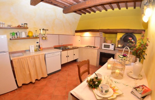 Massa e Cozzile Villa | Stunning villa for 6 people with internet, private pool, TV, patio and pets allowed