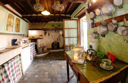 Massa e Cozzile Villa | Stunning villa for 5 guests with WIFI, private pool, TV, veranda and pets allowed