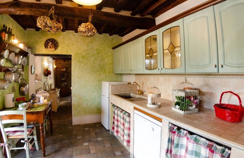 Massa e Cozzile Villa | Stunning villa for 5 guests with WIFI, private pool, TV, veranda and pets allowed