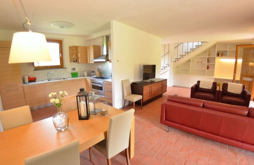 Montecarlo Villa | Stunning villa with private pool, WIFI, TV, patio, pets allowed and panoramic view, close to Lu.