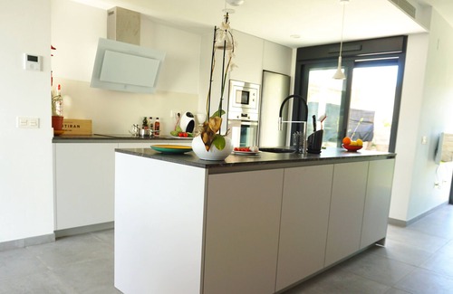 Vinaros Villa | Stunning villa with private pool, solarium and only 350m from the beach