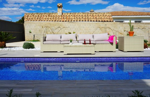 Vinaros Villa | Stunning villa with private pool, solarium and only 350m from the beach