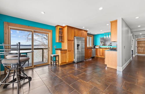 Colchester House | Stunning VT lake house- dog friendly