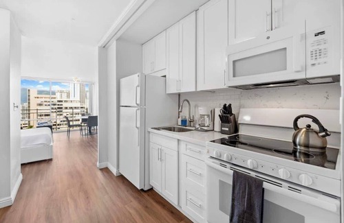 Waikiki Apartment | Stunning Waikiki Studio - 5 Star Location!