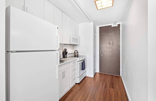Waikiki Apartment | Stunning Waikiki Studio - 5 Star Location!