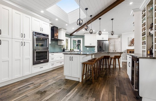 Hope House | Stunning waterfront getaway! Luxury home on acreage, natures paradise