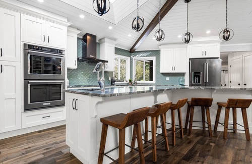 Hope House | Stunning waterfront getaway! Luxury home on acreage, natures paradise