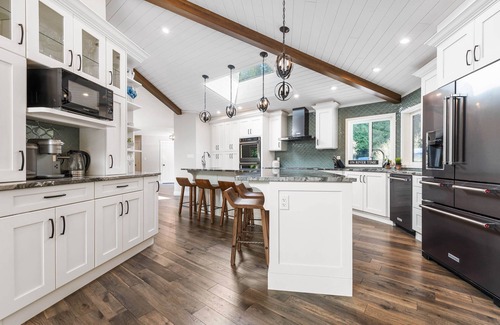 Hope House | Stunning waterfront getaway! Luxury home on acreage, natures paradise
