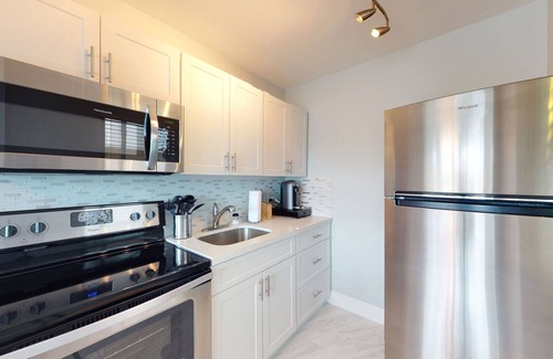 Hendricks and Venice Isles Condo | Stunning Waterview Condo Steps from Fort Lauderdale Beach & Las Olas Blvd