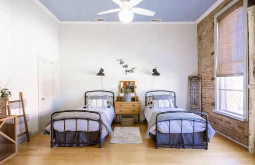 Kaufman Apartment | Stunting Loft in Historic Building
