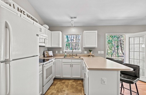 Mayhew House | Stutts Peninsula Lake Access