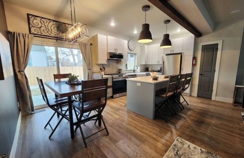 Helena House | Style and comfort in Helena! Easy access to any part of Helena. No cleaning fees