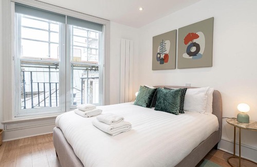 Soho Apartment | Stylish 1 bed flats in Soho, next to Piccadilly Circus and Trafalgar Square