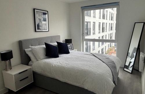 Bordesley Apartment | Stylish 1-Bedroom Apartment Sleeps 3 in central Birmingham