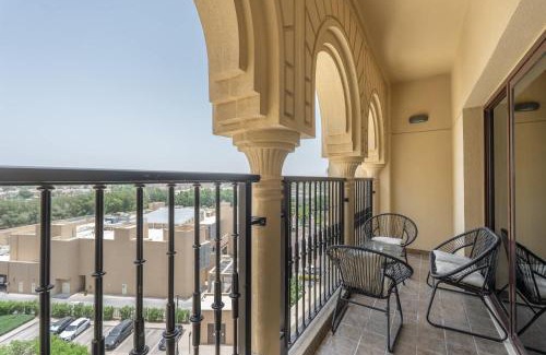 Dubai Apartment | Stylish 1-Bedroom Retreat with Pool in Vibrant Jumeirah Golf Estates