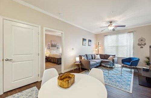 Woodbridge Apartment | Stylish 1 BR Apartment w Movie Theater