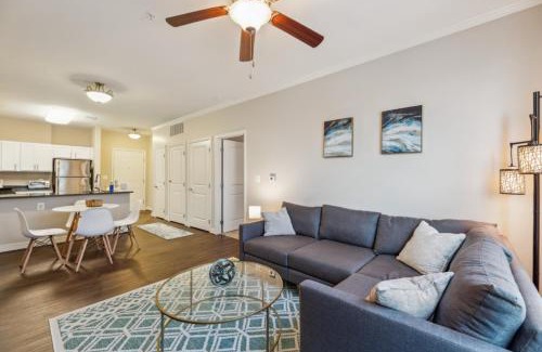 Woodbridge Apartment | Stylish 1 BR Apartment w Movie Theater