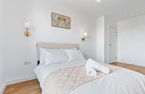 Royal Docks Apartment | Stylish 1 BR Gym Near Excel & London City Airport