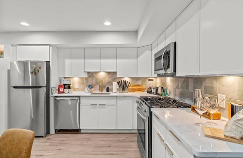 Old City Condo | Stylish 1BR/2BA Old City Condo Near Liberty Bell