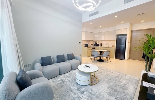 Downtown Dubai Apartment | Stylish 1BR Apartment in Burj Royale, Downtown