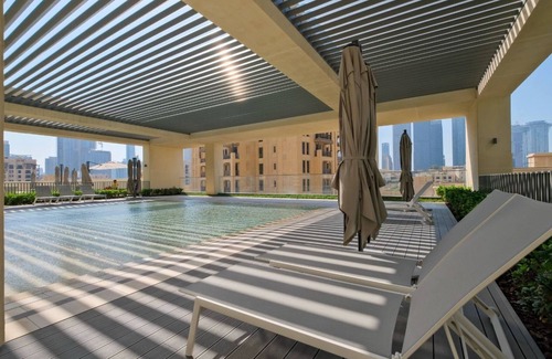 Downtown Dubai Apartment | Stylish 1BR Apartment in Burj Royale, Downtown