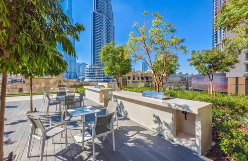 Downtown Dubai Apartment | Stylish 1BR Apartment in Burj Royale, Downtown