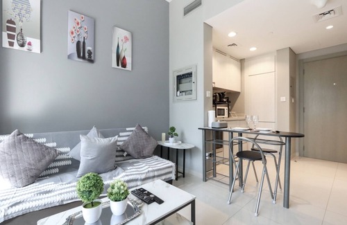 Downtown Dubai Apartment | Stylish 1BR Close to Metro, Burj Khalifa & Canal