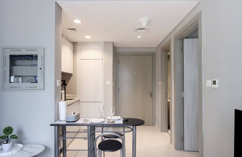 Downtown Dubai Apartment | Stylish 1BR Close to Metro, Burj Khalifa & Canal
