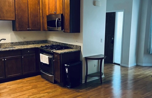 Oakland Condo | Stylish 1BR in Bronzeville Near Downtown Cozy Stay w/Free Wifi