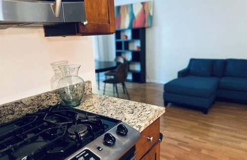 Oakland Condo | Stylish 1BR in Bronzeville Near Downtown Cozy Stay w/Free Wifi