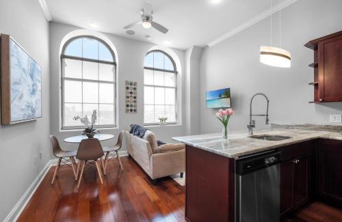Olde Kensington Apartment | Stylish 1br L Rooftop Pool