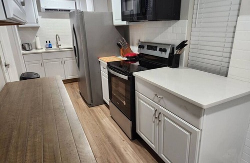 Midtown Apartment | Stylish 1BR Near Heart of Town