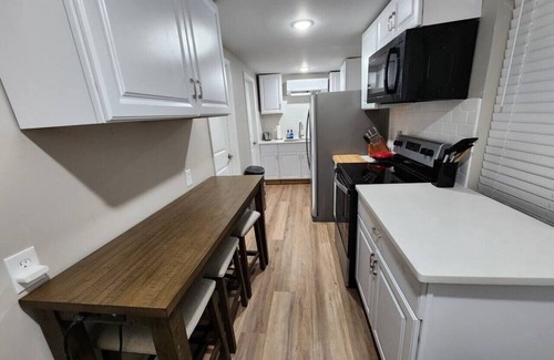 Midtown Apartment | Stylish 1BR Near Heart of Town