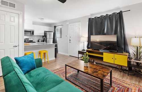 Highland Apartment | Stylish 1BR Near UT | Highland | Evonify