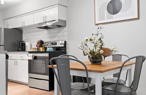 North Loop Apartment | Stylish 1BR Near UT Highland Evonify