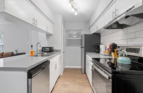 North Loop Apartment | Stylish 1BR Near UT Highland Evonify