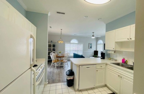 Central Myrtle Beach Apartment | Stylish 1BR on the ground floor