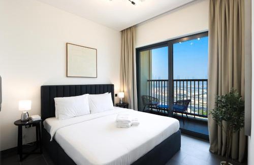 Nad Al Sheba Apartment | Stylish 1BR with Skyline Views Sobha Crest, Hartland