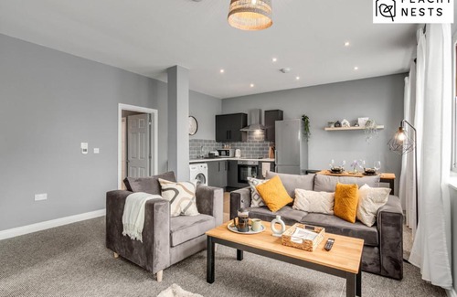 Norwich Apartment | Stylish 2 Bed, 2 Bath Apartment with Free Parking