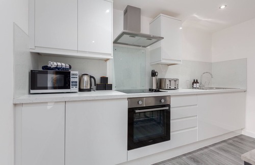 North Shore Apartment | Stylish 2 Bed apartment, Central Location, Sleeps 6